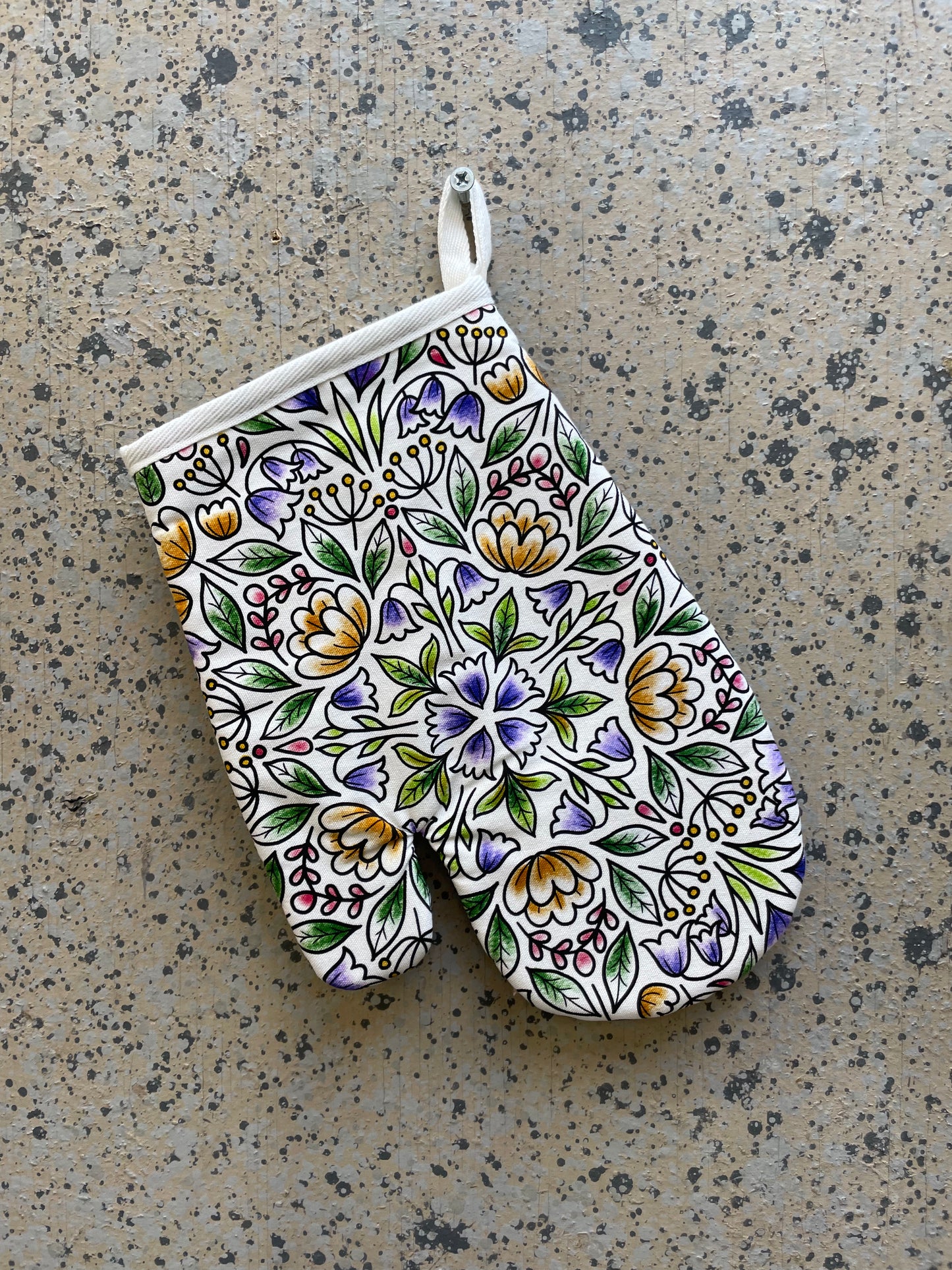 Bold Floral Oven Glove